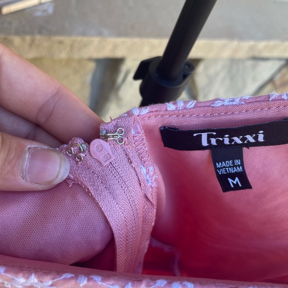 Vintage style pink embroidered flare sundress - Picture 9 of 11